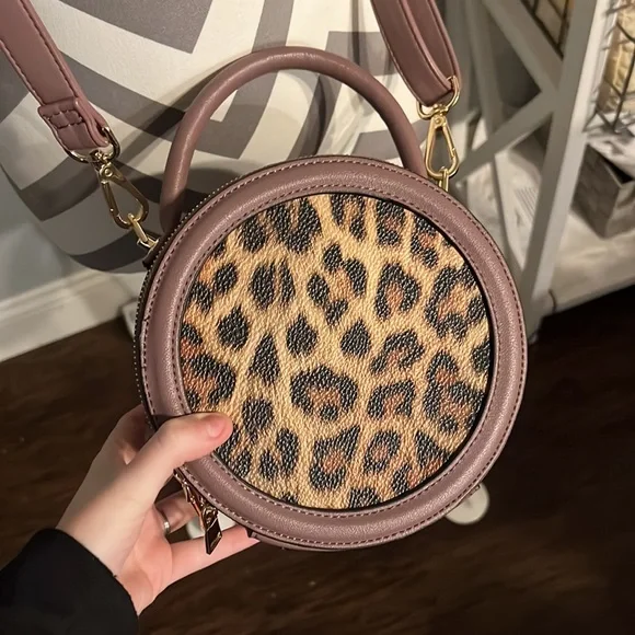 Womens Leopard purse - Picture 2 of 8